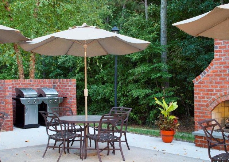 Picnic and BBQ Area at Abberly Twin Hickory Apartment Homes by HHHunt, Glen Allen, VA, 23059